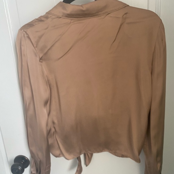 Wilfred Aritzia tie top in caramel. - Picture 5 of 5
